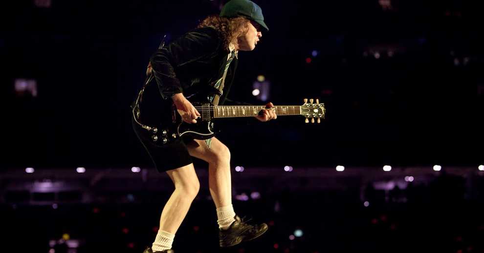 Angus Young AC DC 016